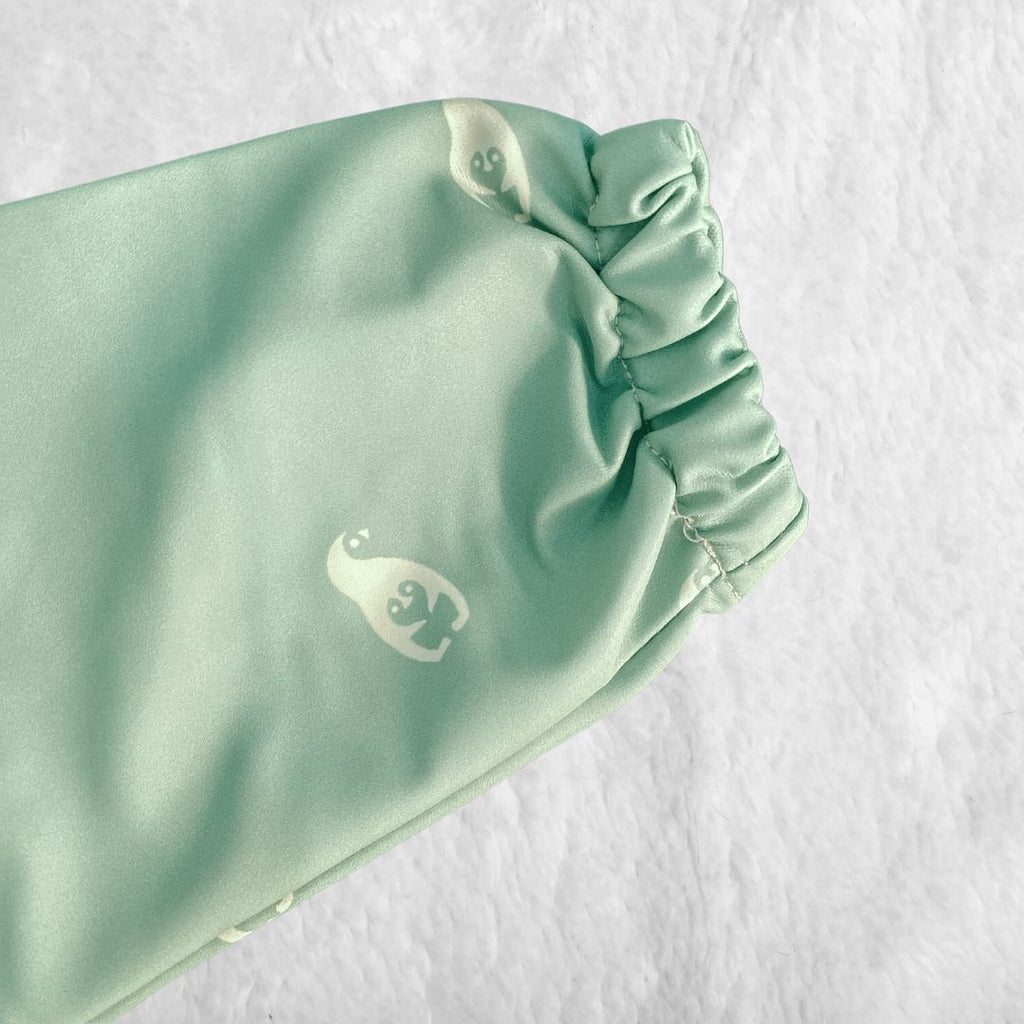 Elly_milley_Waterproof_Bib_Penguin_Sleeve